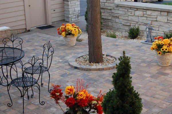 <b>Pavers:</b> Cobble Series<br /><b>Color:</b> Lakeshore Blend, Chestnut Blend 50/50 mix<br /><b>Pattern:</b> Random cobble<br /><b>Style:</b> Raise Patio with free standing sitting walls capped with Indiana Limestone.<br /><b>Walls:</b> VERSA-LOK chestnut blend block.<br /><b>Location:</b> Near Village Ct and Lake Road in Titusville<br /><b>Install Date:</b> September 2008